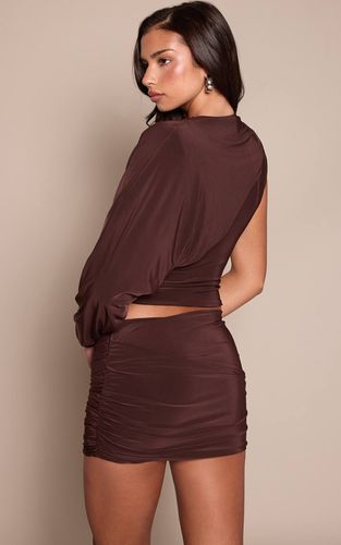 Dark Brown Haut Moulant Asymétrique À Manche Unique Avec Détails Drapés | Taille 42 - PrettyLittleThing - Modalova
