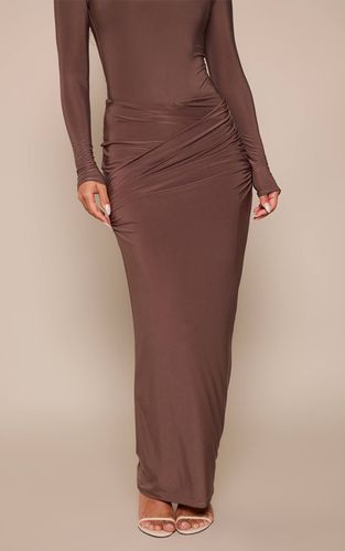 Deep Taupe Jupe Mi-longue En Tissu Soyeux Avec Détails Froncés | Taille 32 - PrettyLittleThing - Modalova