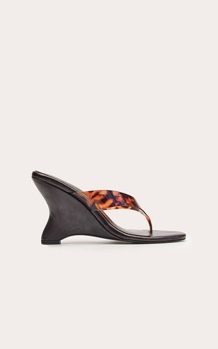 Leopard Sandales Compensées À Bride Orteil En Perspex Et Talon Courbé | Taille 38 - PrettyLittleThing - Modalova