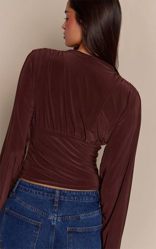 Dark Brown Haut Long À Manches Longues Drapé Plongeant Double Couche En Tissu Slinky | Taille 42 - PrettyLittleThing - Modalova