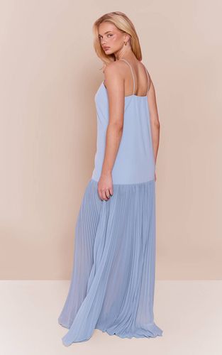 Light Blue Robe Longue Plissée À Taille Basse Et Bretelles Fines | Taille 32 - PrettyLittleThing - Modalova