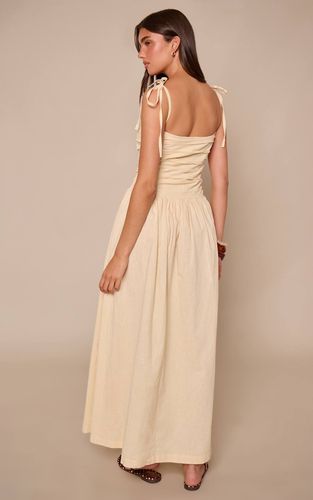 Natural Robe Longue Froncée À Bretelles Effet Lin | Taille 32 - PrettyLittleThing - Modalova