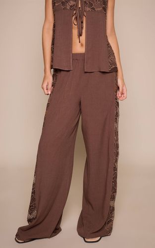 Dark Brown Ensemble Coordonné Pantalon À Appliques De Dentelle Florale | Taille 42 - PrettyLittleThing - Modalova