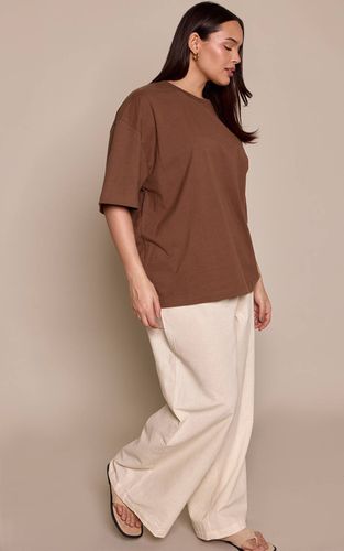 Natural Pantalon Évasé Texturé Tissé Grande Taille Coordonné | Taille 46 - PrettyLittleThing - Modalova