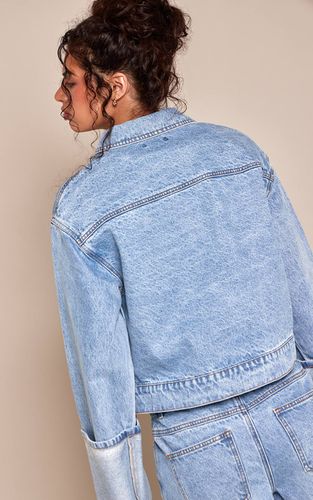 Mid Blue Wash Veste En Jean Ajustée Bleu Moyen Avec Revers Retroussés | Taille 42 - PrettyLittleThing - Modalova