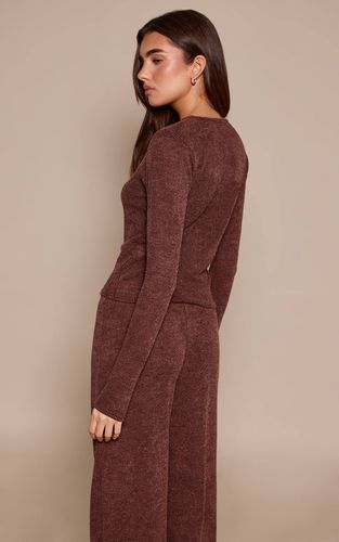 Dark Brown Haut Ajusté À Manches Longues Côtelé Chiné Avec Épaulettes | Taille 32 - PrettyLittleThing - Modalova