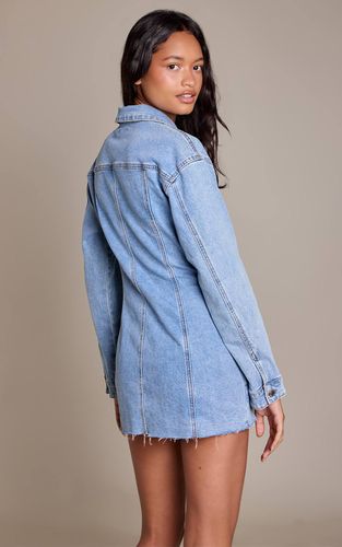 Mid Blue Wash Robe Chemise En Denim Bleu Moyen À Manches Longues Et Ourlet Brut | Taille 42 - PrettyLittleThing - Modalova