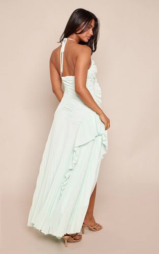 Sage Green Robe Maxi Plissée À Volants Et Col Licou Petite | Taille 34 - PrettyLittleThing - Modalova