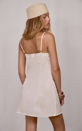 Natural Robe Mini Droite À Bretelles Avec Panneau Fleuri | Taille 42 - PrettyLittleThing - Modalova