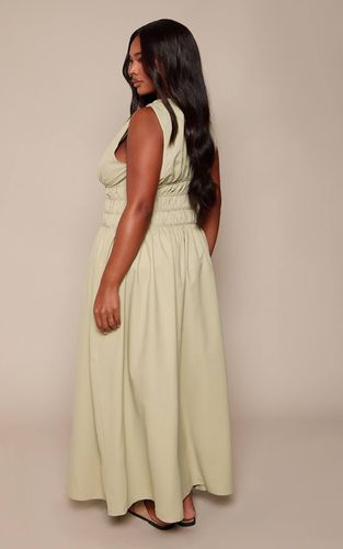 Sage Green Robe Longue Droite Grande Taille Blanche Avec Détail Ceinturé À La Taille | Taille 46 - PrettyLittleThing - Modalova