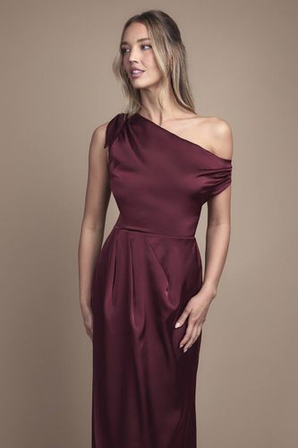 Robe Longue de Demoiselle d'Honneur à Épaule Tombante avec Détail Nœud | Taille 42 - Coast - Modalova