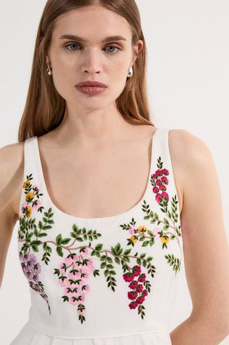 Petite robe de bal tissée en coton et lin ornée de broderie | Taille 16 - KarenMillen - Modalova