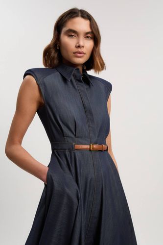 Robe Mi-Longue Cintrée en Denim avec Ceinture et Col - Taille Petite | Taille 10 - KarenMillen - Modalova