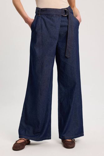 Pantalon En Denim À Jambe Large Avec Ceinture | Taille 16 - KarenMillen - Modalova