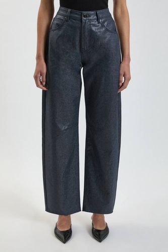 Jean Barrel En Denim Enduit Métallisé | Taille 18 - KarenMillen - Modalova