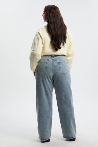 Basics Plus Denim Jean Largeur Jambe | Taille 46 - boohoo - Modalova