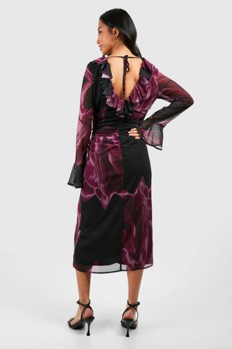 Petite robe midaxi tissée à imprimé floral sombre, volants et fronces | Taille 40 - boohoo - Modalova