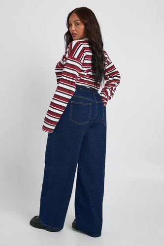 Plus Jean droit pour grandes tailles avec élastique à l'arrière, lacet de serrage | Taille 48 - boohoo - Modalova