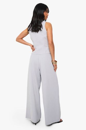 Pantalon Tailleur à Jambe Large avec Détail de Plié pour Petites | Taille 44 - boohoo - Modalova