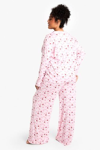 Plus Ensemble Pyjama Grande Taille à Imprimé Cerise, Manches Longues & Pantalon | Taille 48 - boohoo - Modalova