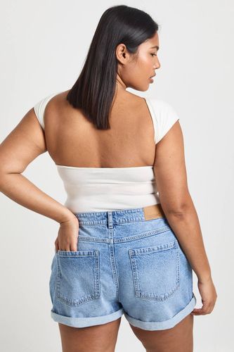 Short en jean pour maman Plus | Taille 54 - boohoo - Modalova