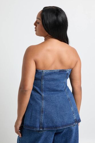 Haut en denim à bandeau avec détails de boutons dorés | Taille 48 - boohoo - Modalova