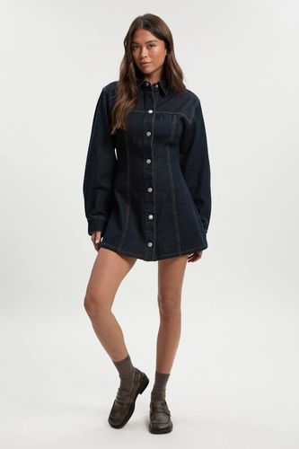 Robe en denim à manches longues, taille cintrée | Taille 44 - boohoo - Modalova