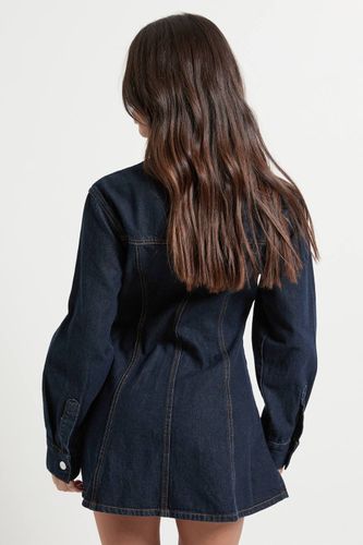 Petite robe en denim à manches longues avec taille cintrée | Taille 44 - boohoo - Modalova