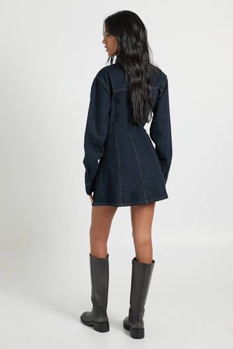Robe en jean à manches longues, taille cintrée, version grande taille | Taille 44 - boohoo - Modalova