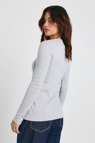 Haut long côtelé à boutons sur le devant | Taille 44 - boohoo - Modalova