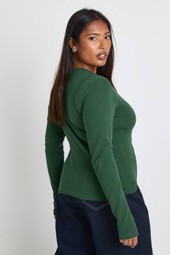 Haut long ajusté à manches longues en côtes Plus Basic | Taille 48 - boohoo - Modalova