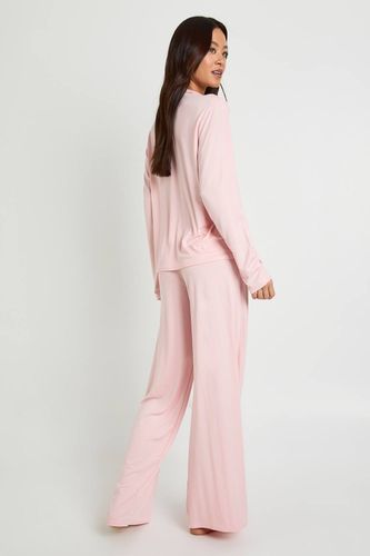 Ensemble pyjama : chemise à manches longues pour personnes de grande taille et pantalon | Taille 46 - boohoo - Modalova