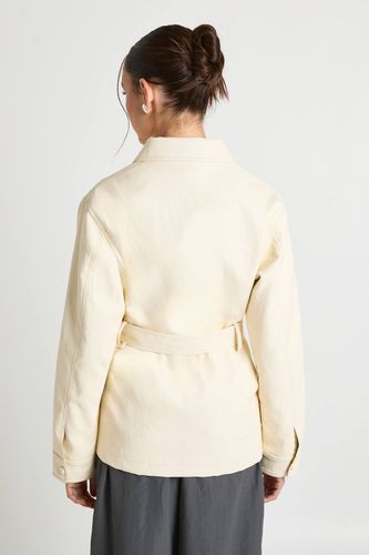 Surchemise Utilitaire À Poches En Synthétiquecuir Avec Ceinture | Taille 44 - boohoo - Modalova