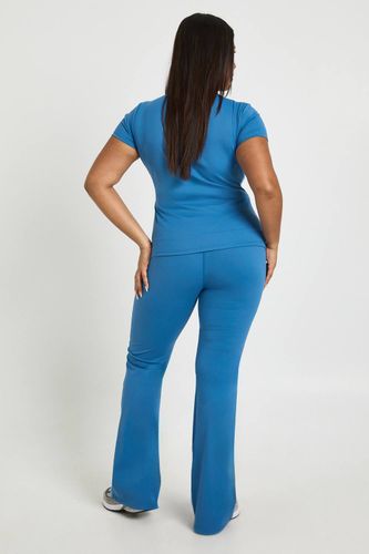 Legging Évasé Taille Haute Super Doux Plus | Taille 48 - boohoo - Modalova