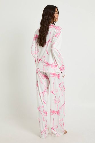 Ensemble pyjama pour grande taille : haut à manches longues surdimensionné à imprimé nœud et pantalon | Taille 46 - boohoo - Modalova