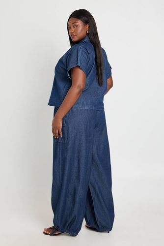Pantalon Ballon En Chambray Grande Taille | Taille 48 - boohoo - Modalova