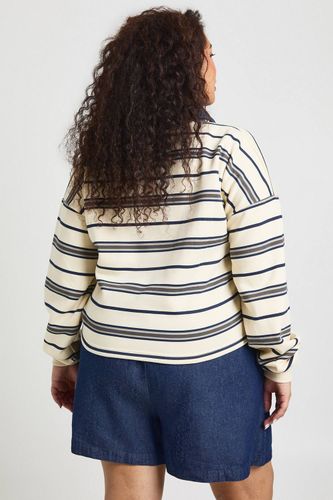 Short Ample Évasé En Chambray Grande Taille | Taille 46 - boohoo - Modalova