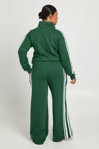 Jogging Grande Taille Jambes Larges à Bandes Latérales | Taille 48 - boohoo - Modalova