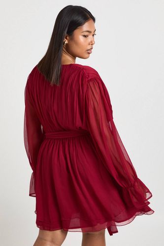 Robe Patineuse Mini Grande Taille en Mousseline à Manches Bouffantes et Ceinture Nouée | Taille 48 - boohoo - Modalova