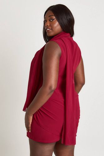 Robe Mini Grande Taille En Mousseline Col Bénitier Sans Manches Avec Foulard | Taille 48 - boohoo - Modalova