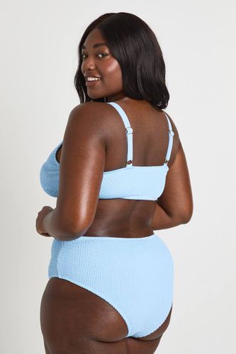 Bas De Bikini Taille Haute Grande Taille Avec Détail Coquillage Et Tissu Crinkle | Taille 52 - boohoo - Modalova