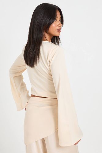 Haut Satiné À Encolure Drapée Et Manches Longues Petite | Taille 44 - boohoo - Modalova