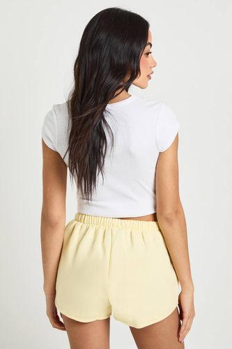 Short En Molleton Taille Mi-haute Avec Patte De Boutonnage Henley | Taille Large - boohoo - Modalova
