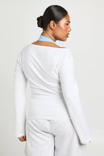 Haut Grande Taille Superposé 2-en-1 Avec Col Licou Contrasté | Taille 48 - boohoo - Modalova