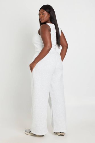 Jogging Grande Taille À Jambes Larges Avec Plis Piqués | Taille 48 - boohoo - Modalova