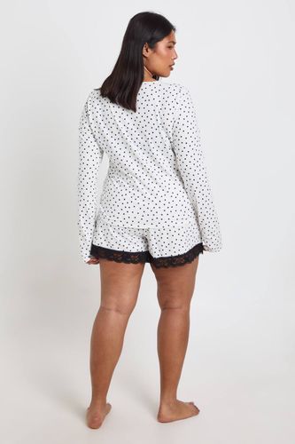 Ensemble Pyjama Grande Taille À Pois Avec Haut À Manches Longues Et Short | Taille 48 - boohoo - Modalova