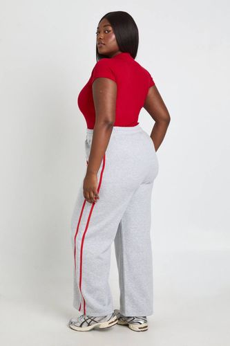 Jogging Large À Bandes Latérales Grande Taille | Taille 48 - boohoo - Modalova