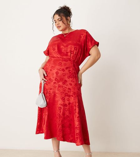 Robe longueur mollet en satin effet dÃ©tail en relief - Rouge Rouge 56 female - Never Fully Dressed Plus - Modalova