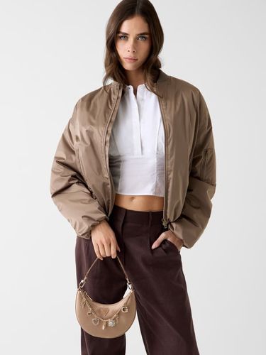 Sac Hobo Tasmin Charm Avec Appliqué - Guess - Modalova