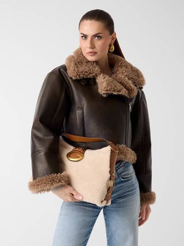 Sac D'épaule Camden Fourrure Synthétique - Guess - Modalova